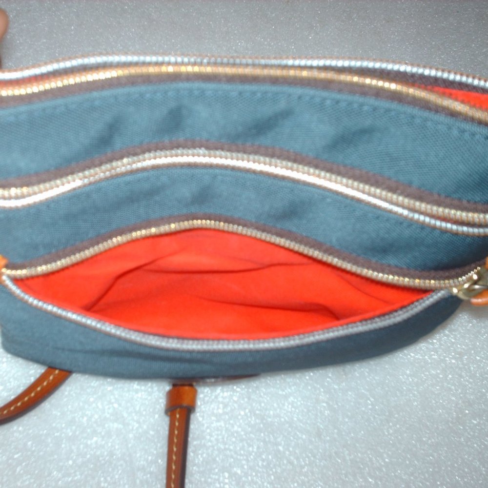 Very nice Dooney & Bourke purse crossbody - Picture 7 of 12